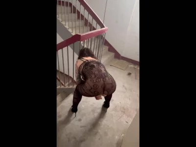 [原创]巨乳纹身楼凤楼梯道自慰喷尿浪叫被干