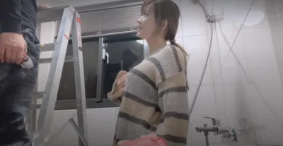 美少妇疯狂勾引水电工师傅被我挑逗诱惑肉棒直插白虎小穴