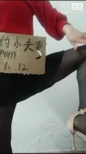 可现实！大奶骚妻黑丝！喜欢的看！